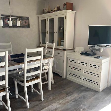 Reetdachhaus Eibe 2, Kaminofen, Sauna, 8 Personen, W-Lan Puddemin 외부 사진